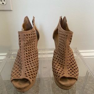 Chinese laundry wedges